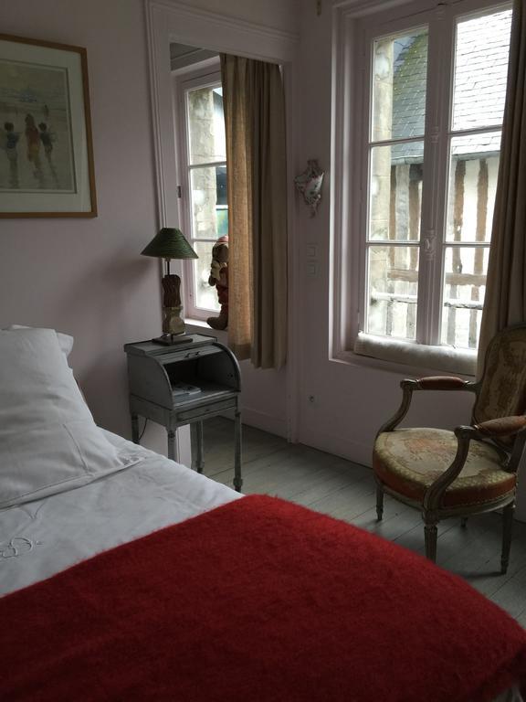 Logis Saint-Leonard Bed & Breakfast Honfleur Room photo